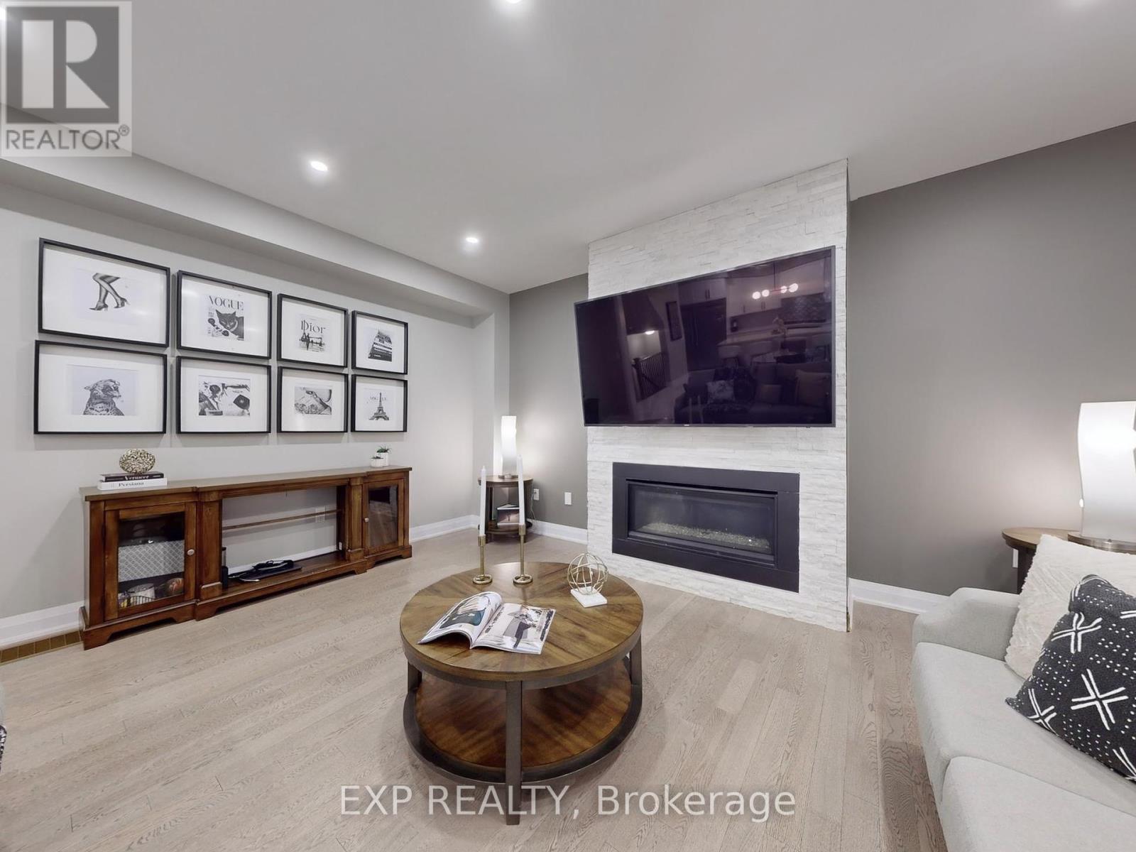 59 Lipscott Drive, Caledon, Ontario  L7C 4K1 - Photo 6 - W12430016