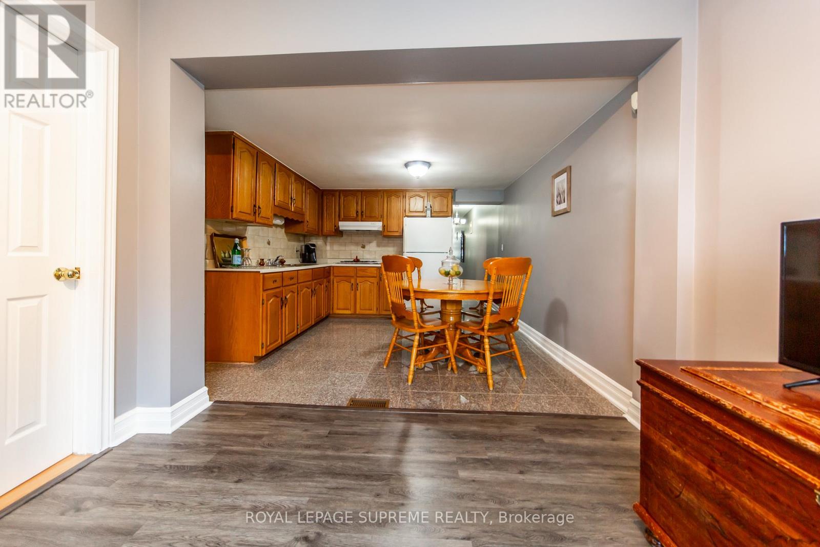 405 Gilbert Avenue, Toronto (Caledonia-Fairbank), Ontario  M6E 4X2 - Photo 10 - W12428895