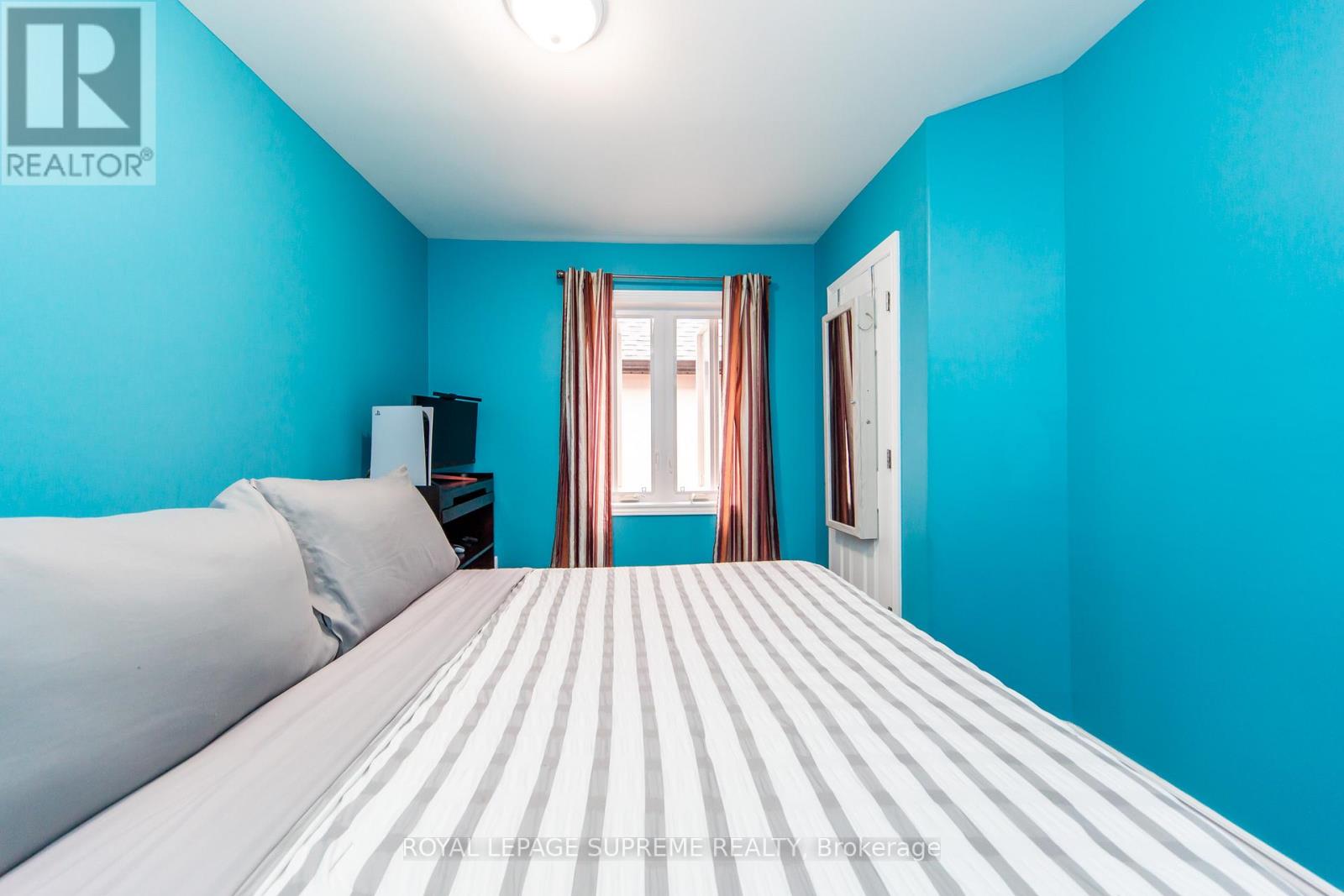 405 Gilbert Avenue, Toronto (Caledonia-Fairbank), Ontario  M6E 4X2 - Photo 17 - W12428895