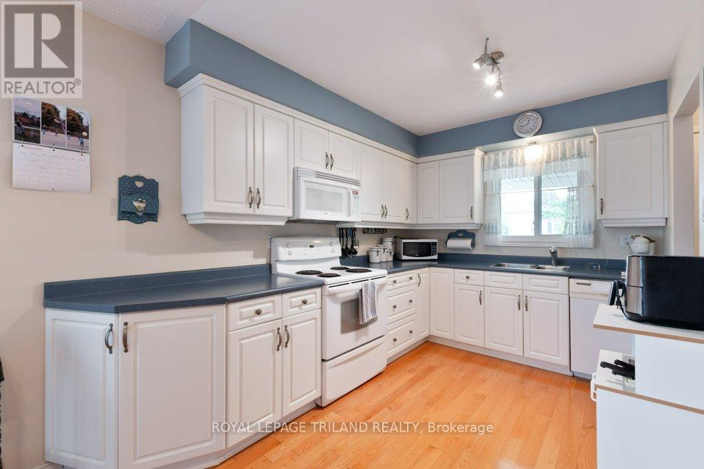 19 Paddon Street, St. Thomas, Ontario  N5R 5S8 - Photo 6 - X12415851