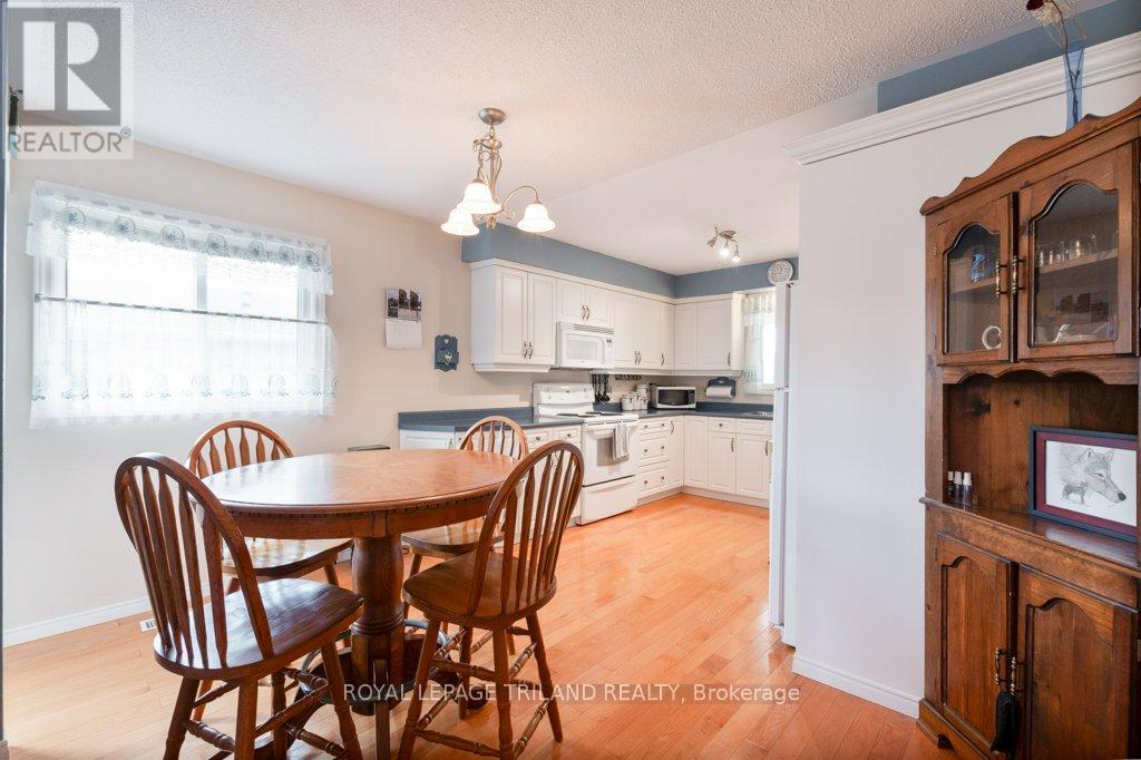 19 Paddon Street, St. Thomas, Ontario  N5R 5S8 - Photo 9 - X12415851
