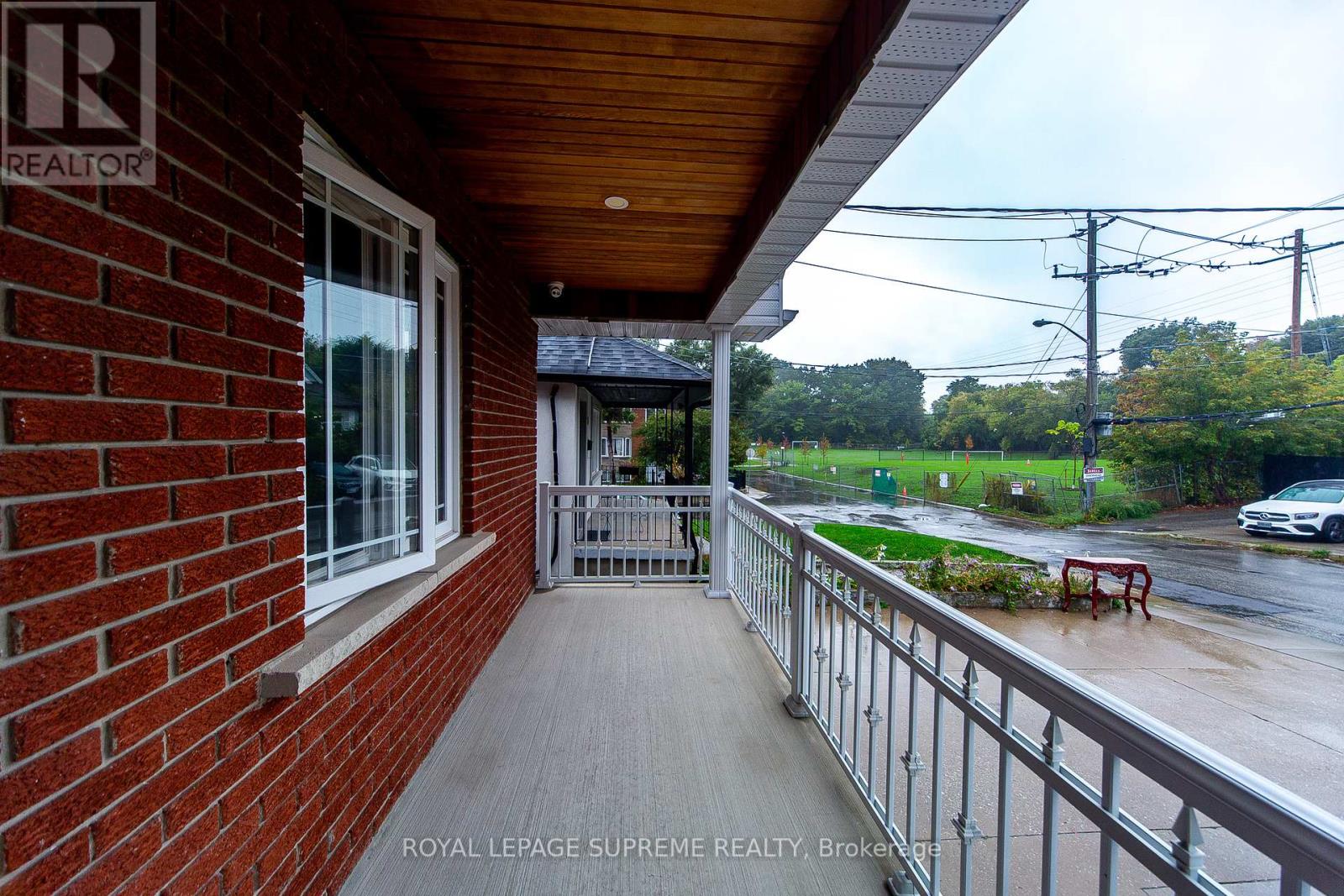405 Gilbert Avenue, Toronto (Caledonia-Fairbank), Ontario  M6E 4X2 - Photo 4 - W12428895
