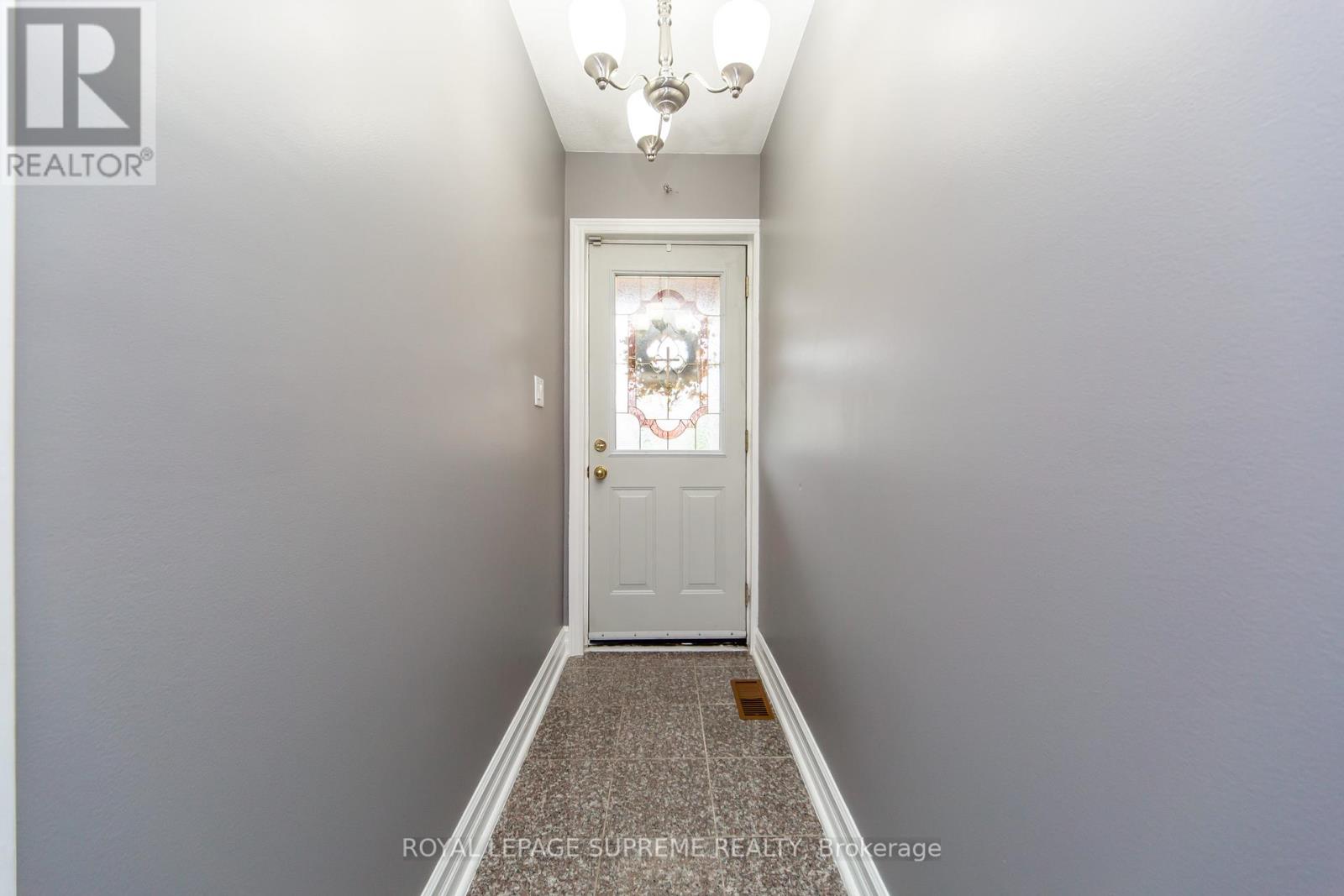405 Gilbert Avenue, Toronto (Caledonia-Fairbank), Ontario  M6E 4X2 - Photo 7 - W12428895