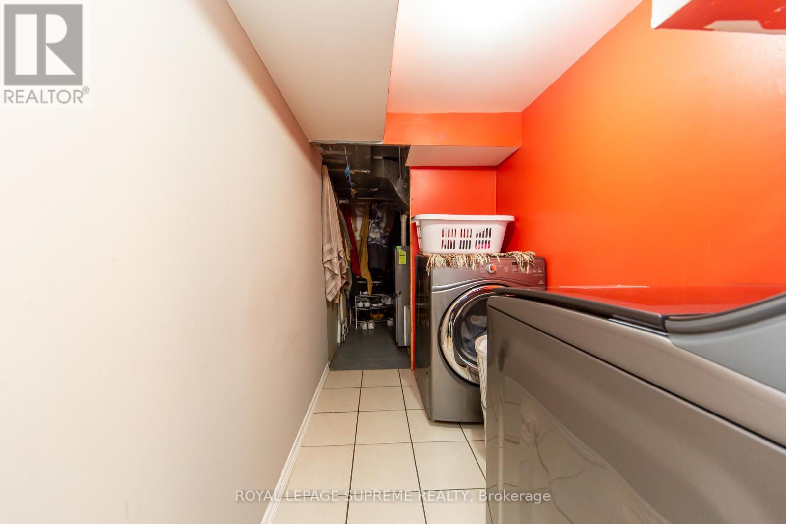 405 Gilbert Avenue, Toronto (Caledonia-Fairbank), Ontario  M6E 4X2 - Photo 35 - W12428895