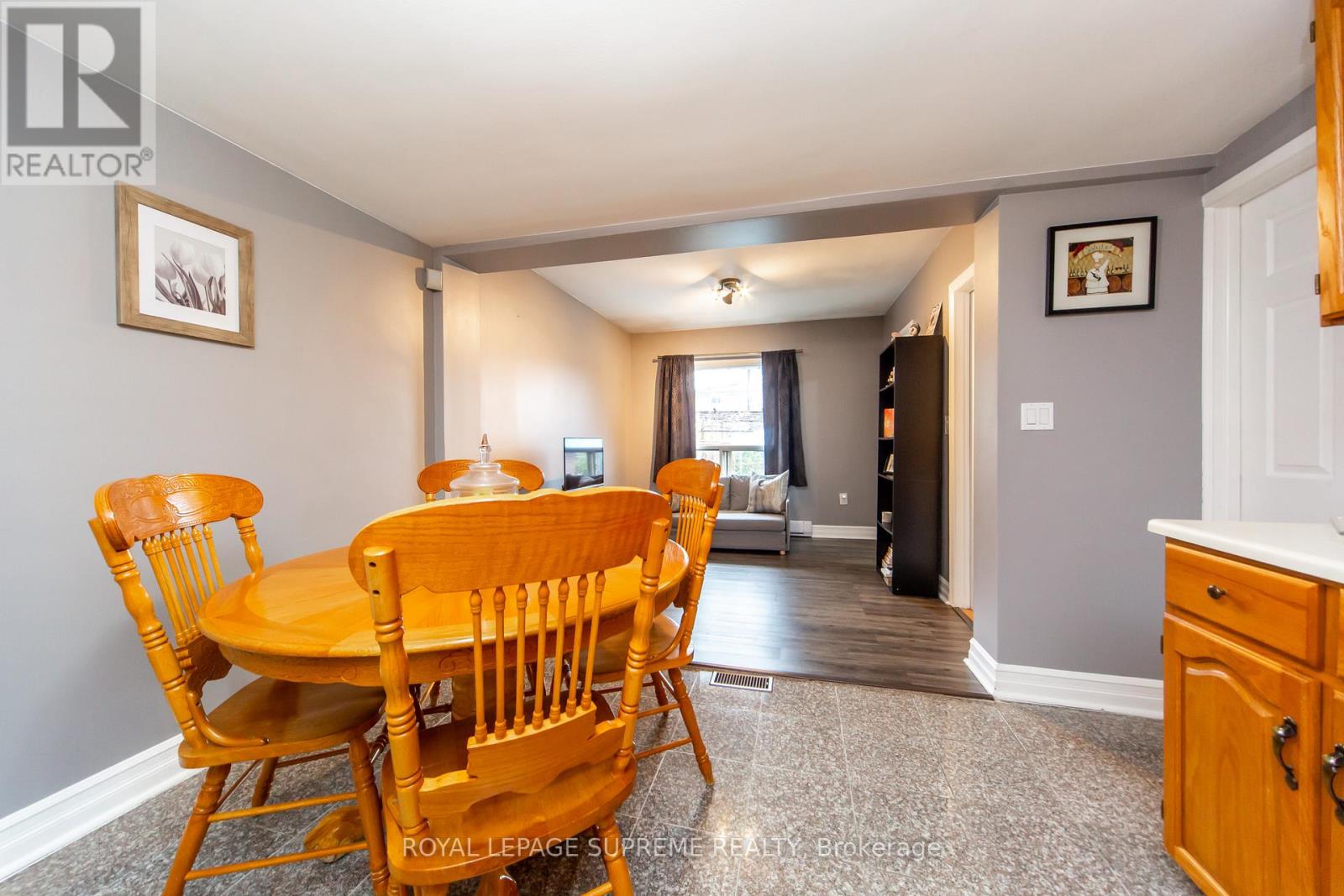 405 Gilbert Avenue, Toronto (Caledonia-Fairbank), Ontario  M6E 4X2 - Photo 9 - W12428895