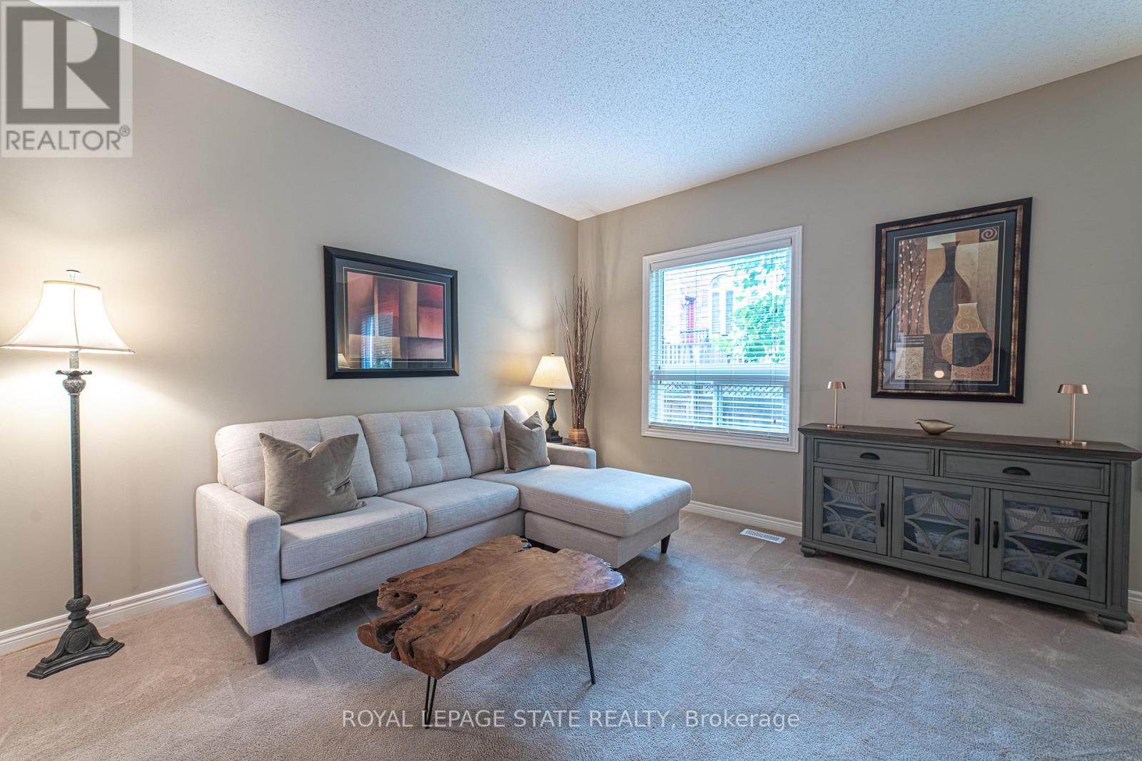 120 Sundial Crescent, Hamilton, Ontario  L9H 7R8 - Photo 10 - X12429972