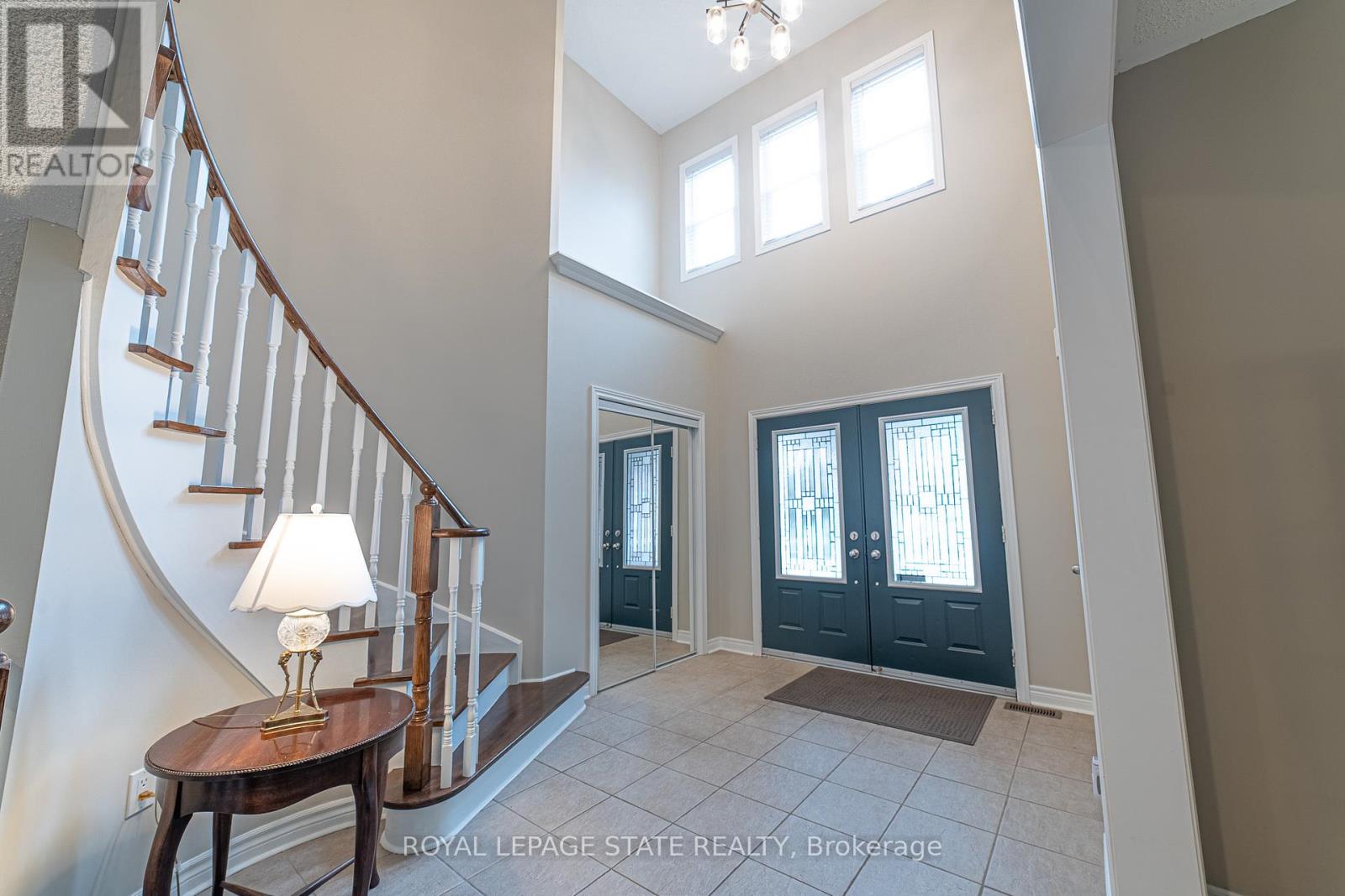 120 Sundial Crescent, Hamilton, Ontario  L9H 7R8 - Photo 5 - X12429972