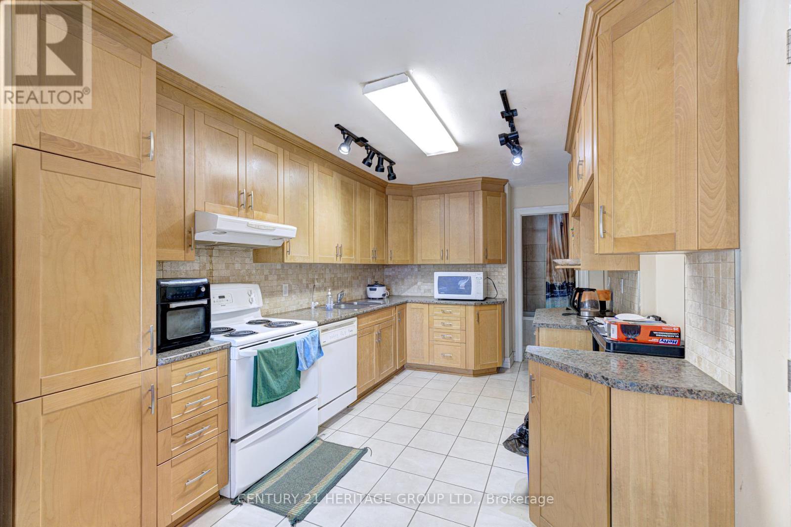 13 Cameron Avenue N, Hamilton, Ontario  L8H 4Y9 - Photo 10 - X12430000
