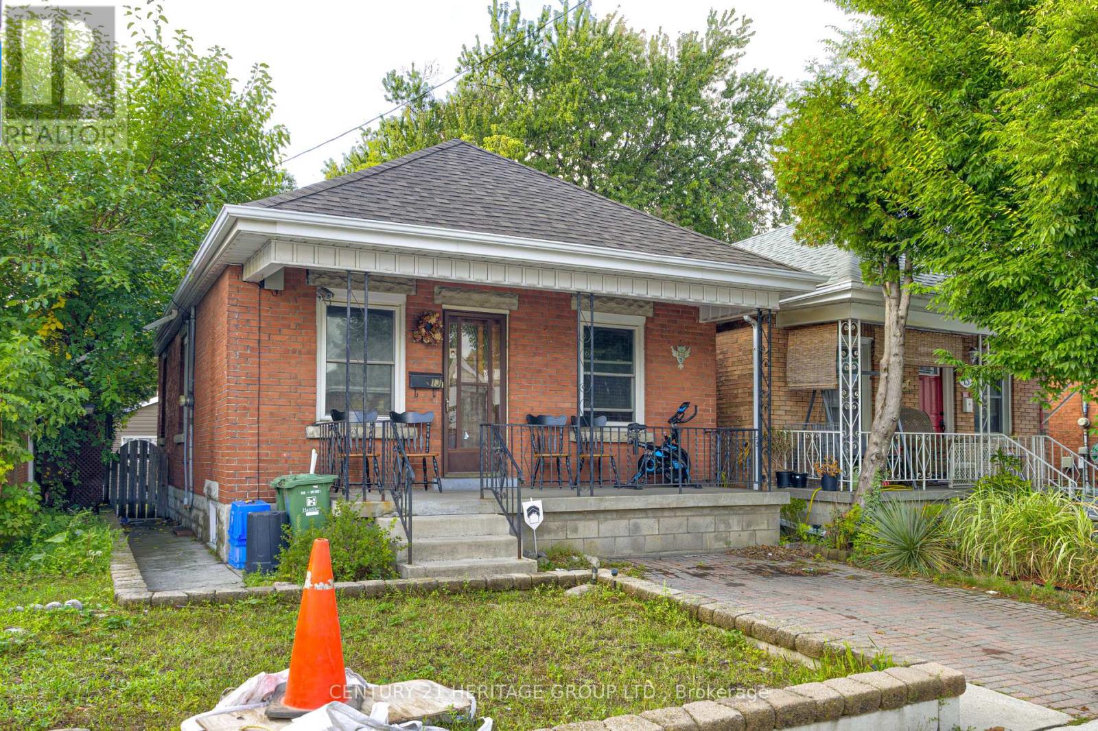 13 Cameron Avenue N, Hamilton, Ontario  L8H 4Y9 - Photo 2 - X12430000
