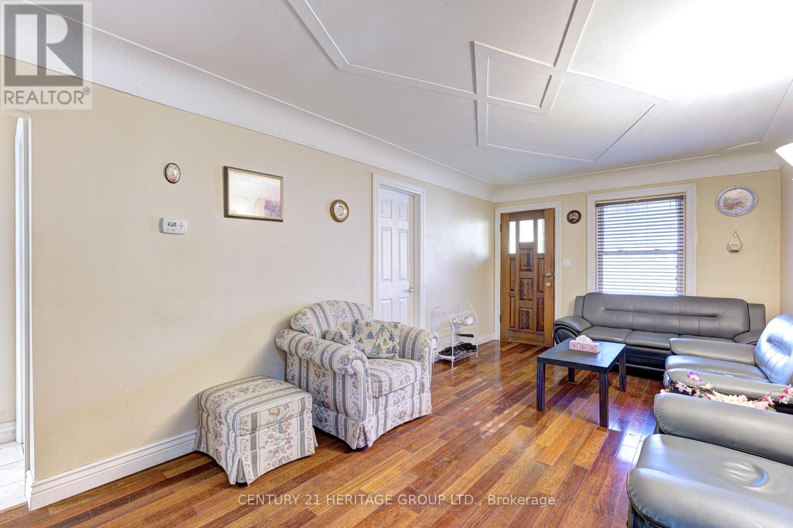 13 Cameron Avenue N, Hamilton, Ontario  L8H 4Y9 - Photo 4 - X12430000