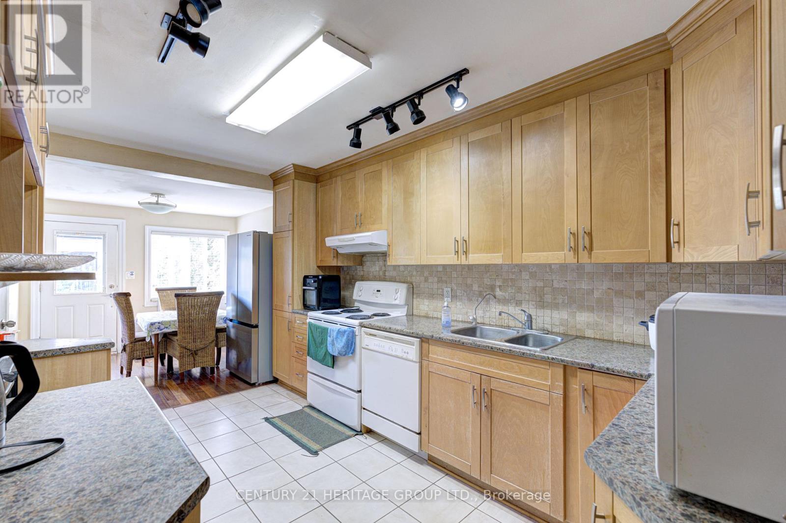 13 Cameron Avenue N, Hamilton, Ontario  L8H 4Y9 - Photo 9 - X12430000