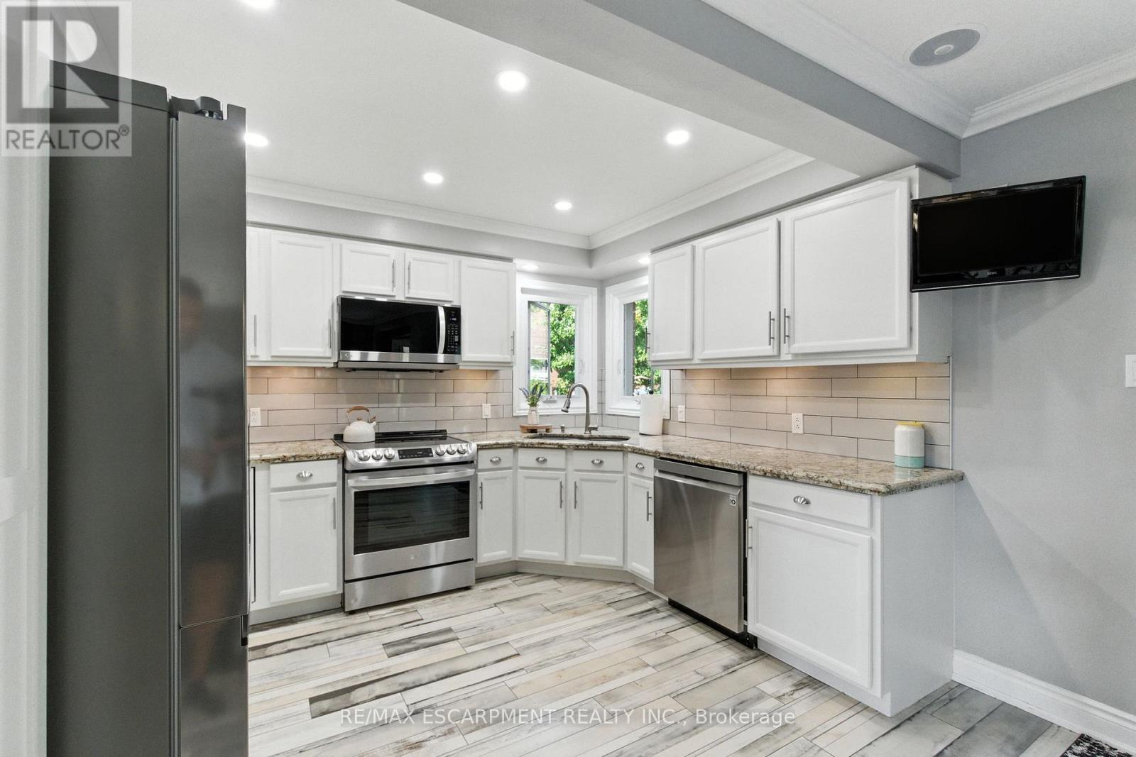 36 Pinecreek Road, Hamilton, Ontario  L0R 2H5 - Photo 14 - X12430007