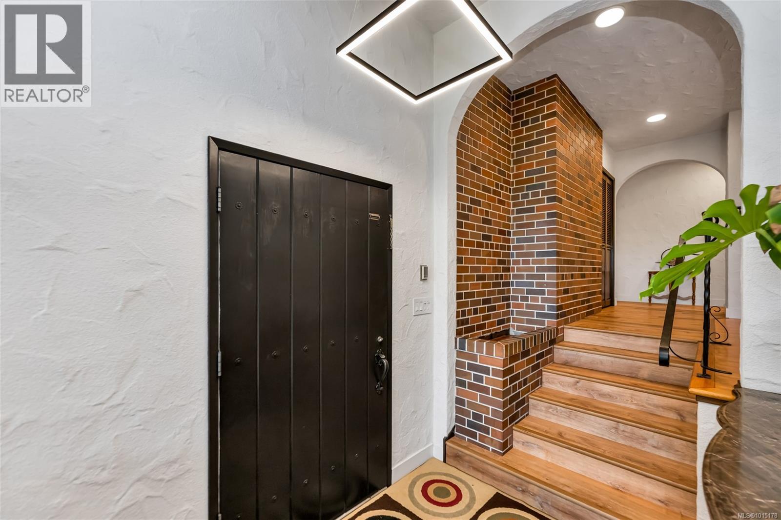 1935 San Juan Ave, Saanich, British Columbia  V8N 2J3 - Photo 9 - 1015178