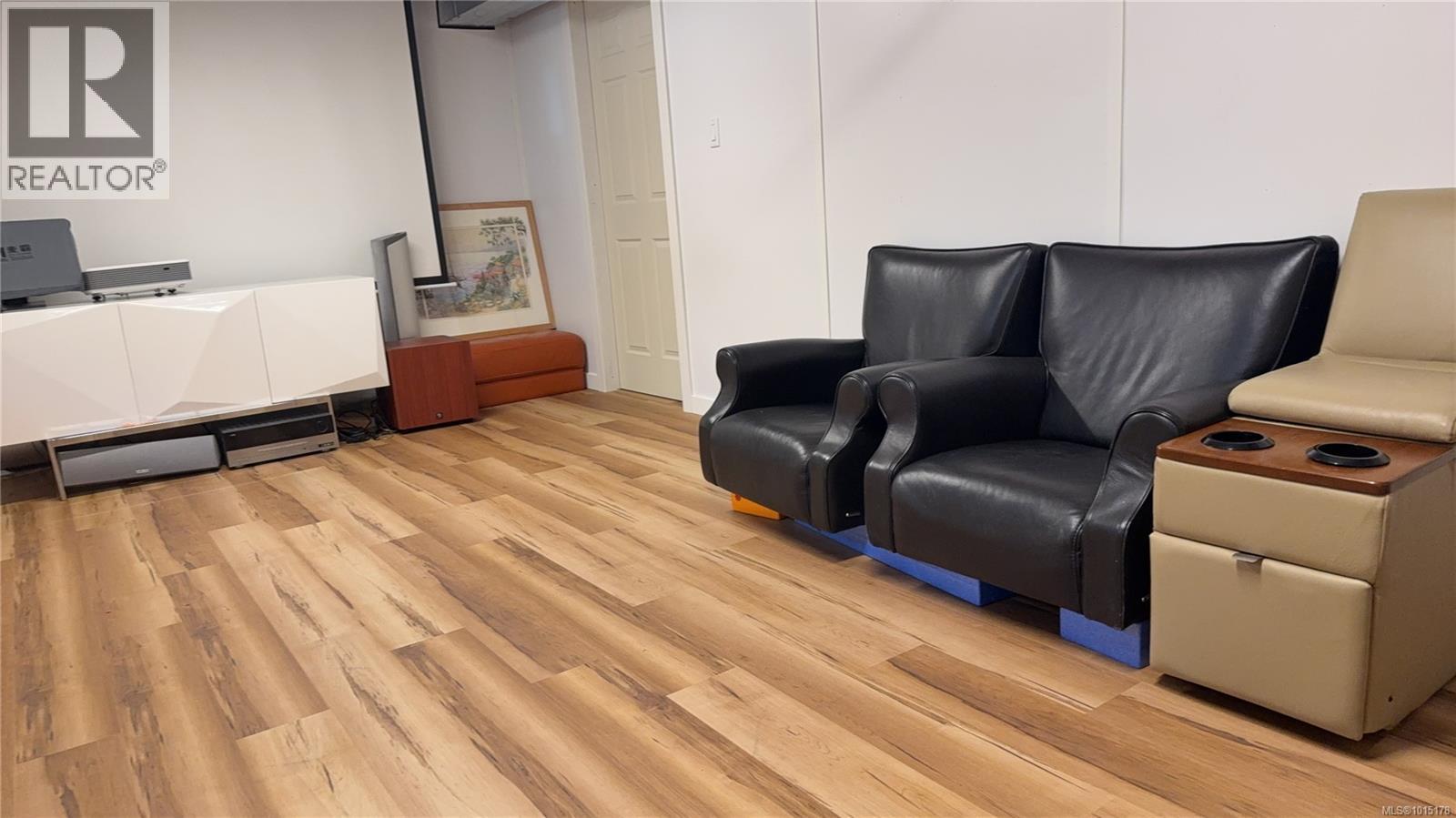 1935 San Juan Ave, Saanich, British Columbia  V8N 2J3 - Photo 51 - 1015178