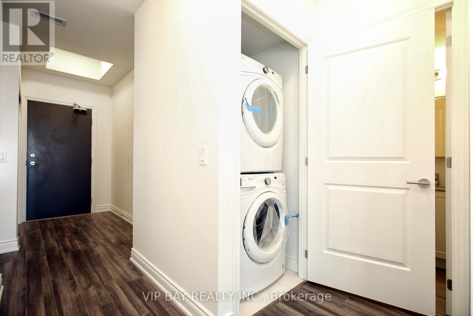 1608 - 9618 Yonge Street, Richmond Hill, Ontario  L4C 0X5 - Photo 18 - N12430021