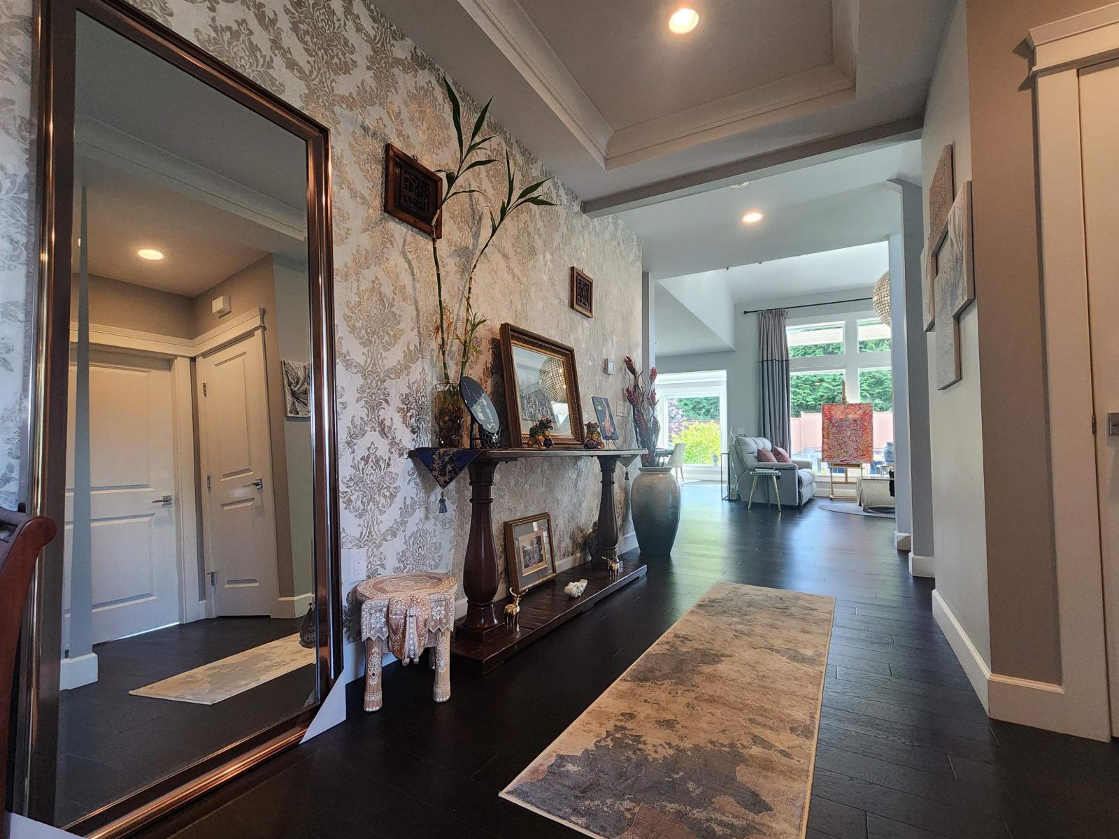 16412 26b Avenue, Surrey, British Columbia  V3S 0E2 - Photo 2 - R3052273