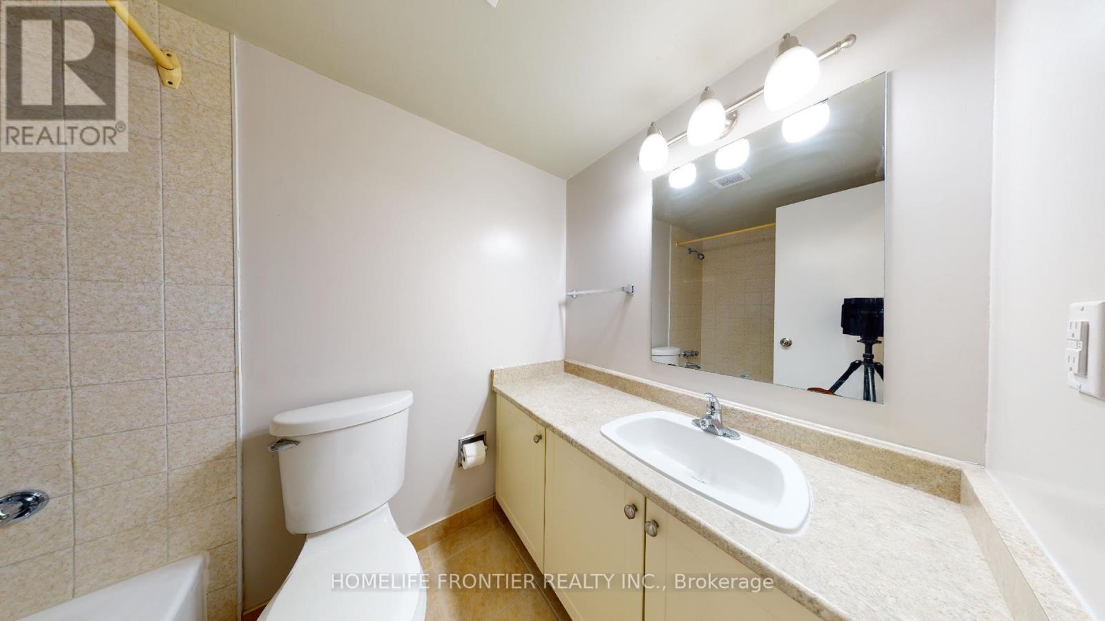 605 - 200 Robert Speck Parkway, Mississauga, Ontario  L4Z 1S3 - Photo 17 - W12430026