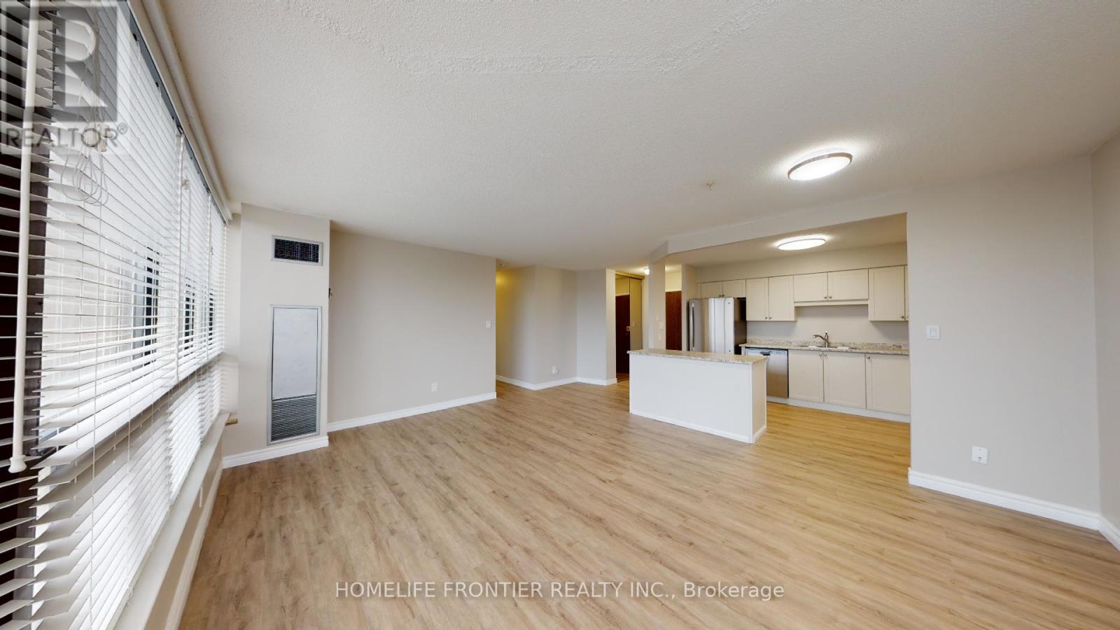 605 - 200 Robert Speck Parkway, Mississauga, Ontario  L4Z 1S3 - Photo 3 - W12430026