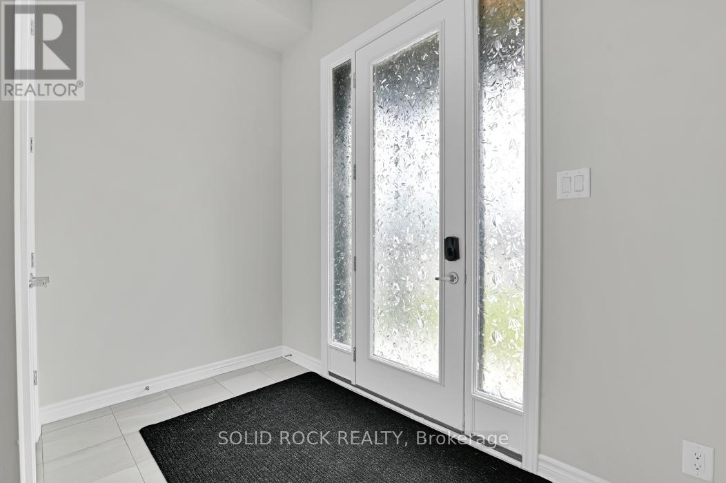 39 Jargeau Road, Ottawa, Ontario  K1W 0S7 - Photo 2 - N12430055