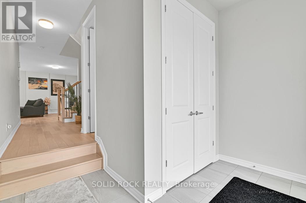 39 Jargeau Road, Ottawa, Ontario  K1W 0S7 - Photo 3 - N12430055