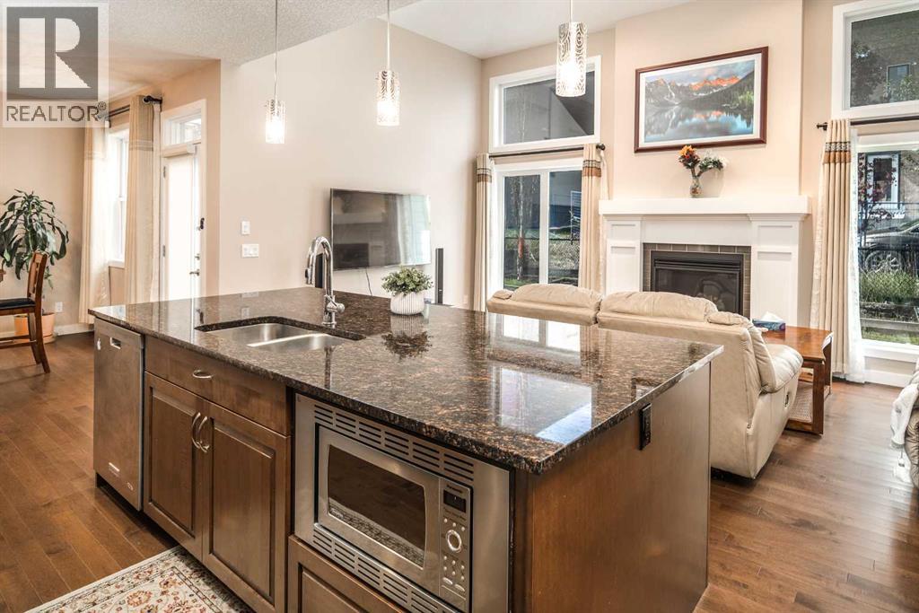 767 Shawnee Drive Sw, Calgary, Alberta  T2Y 1V6 - Photo 8 - A2258396
