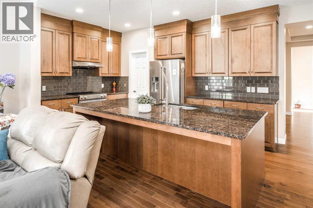 767 Shawnee Drive Sw, Calgary, Alberta  T2Y 1V6 - Photo 5 - A2258396