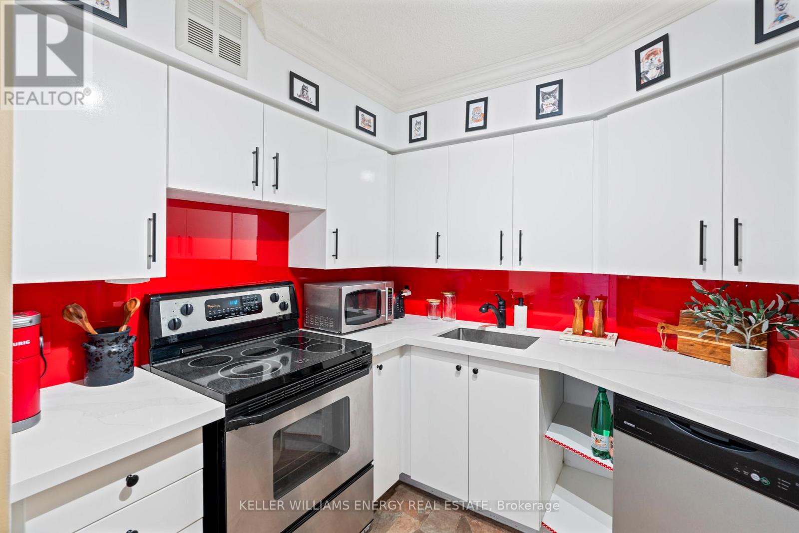 704 - 270 Queens Quay W, Toronto, Ontario  M5J 2N4 - Photo 20 - C12428096