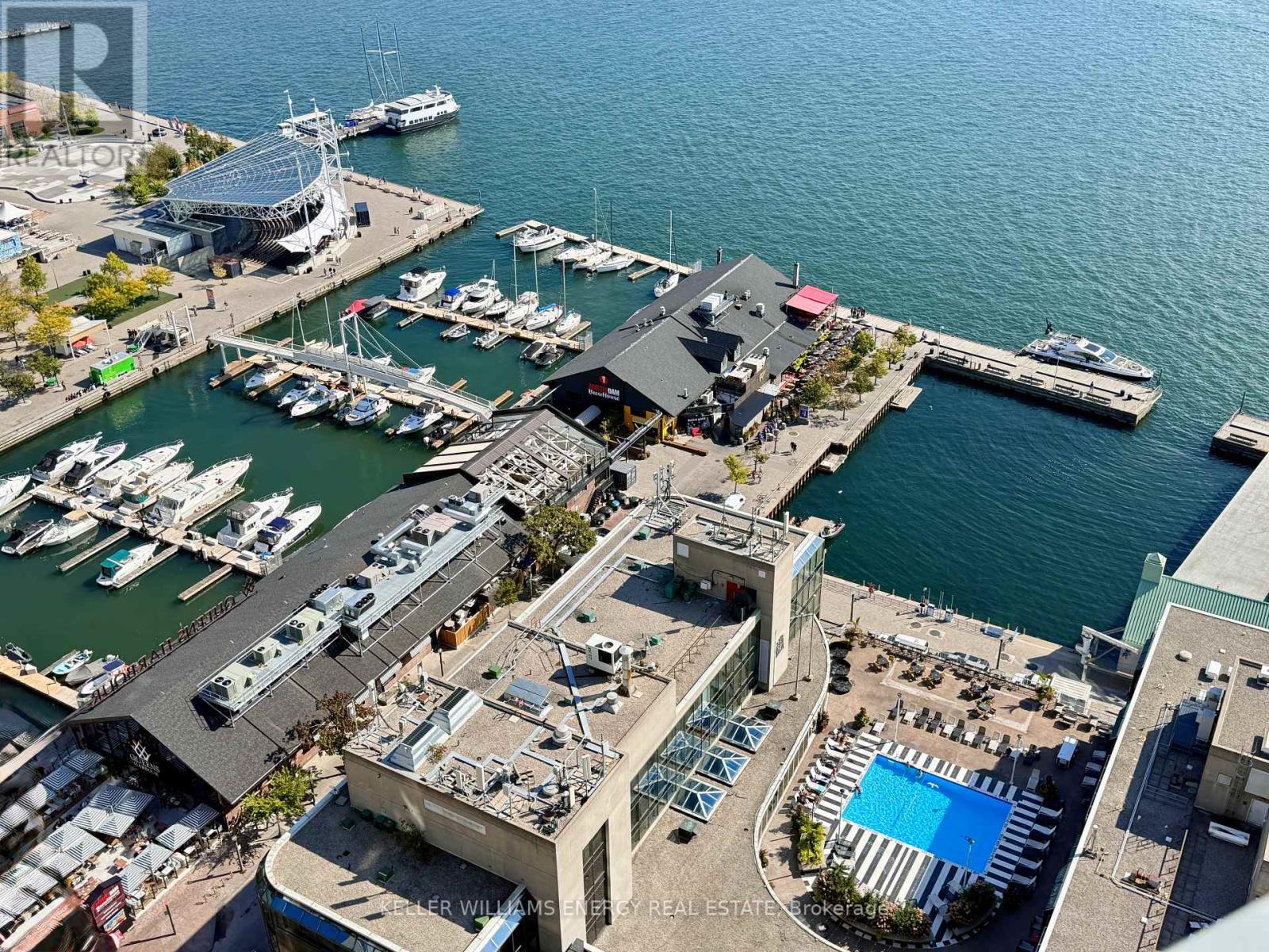704 - 270 QUEENS QUAY W, Toronto, Ontario