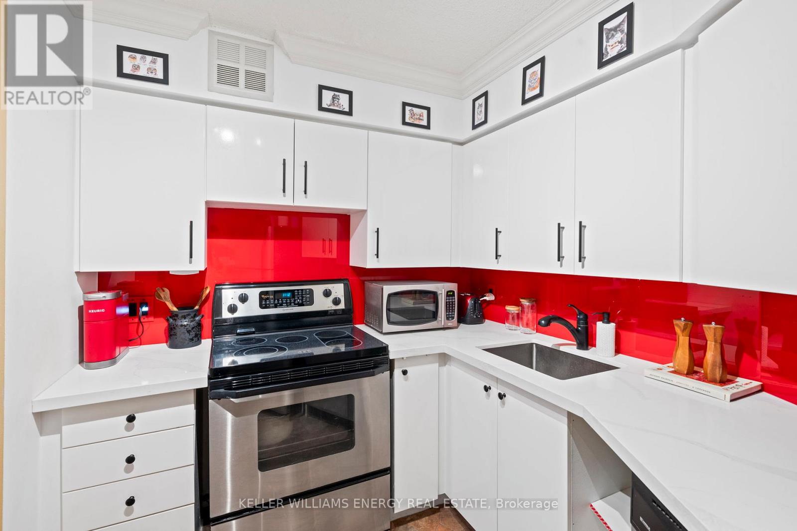 704 - 270 Queens Quay W, Toronto, Ontario  M5J 2N4 - Photo 19 - C12428096