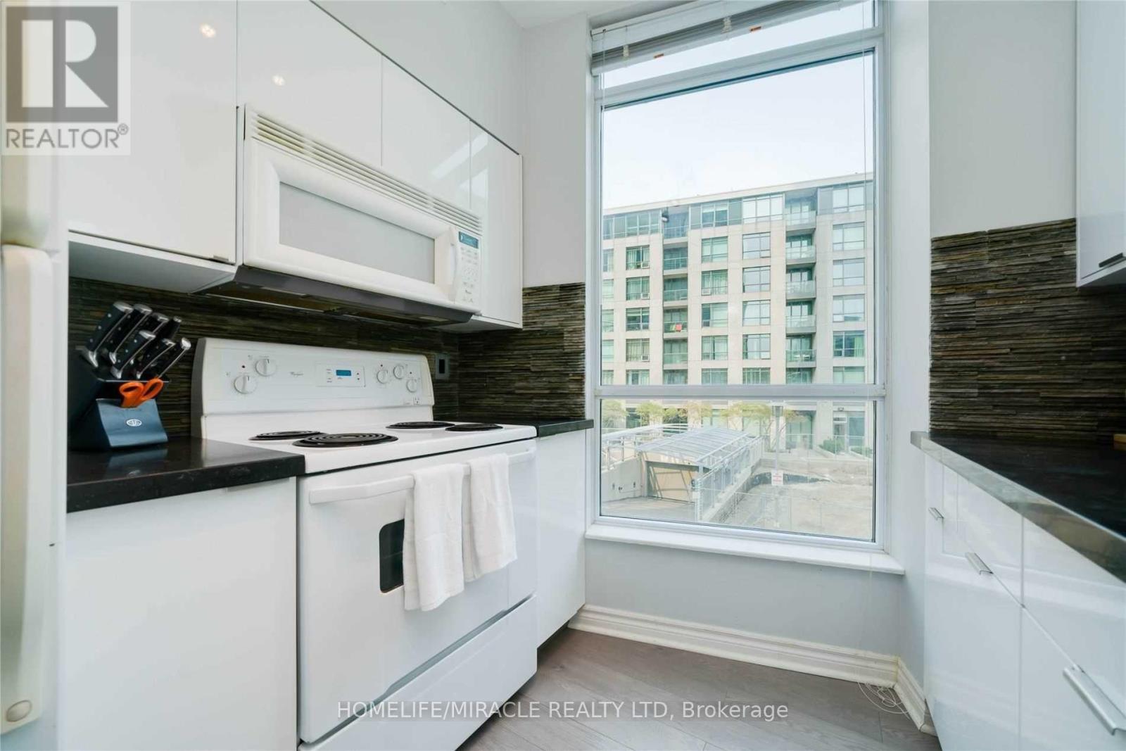 203 - 219 Fort York Boulevard, Toronto, Ontario  M5V 1B1 - Photo 17 - C12430037