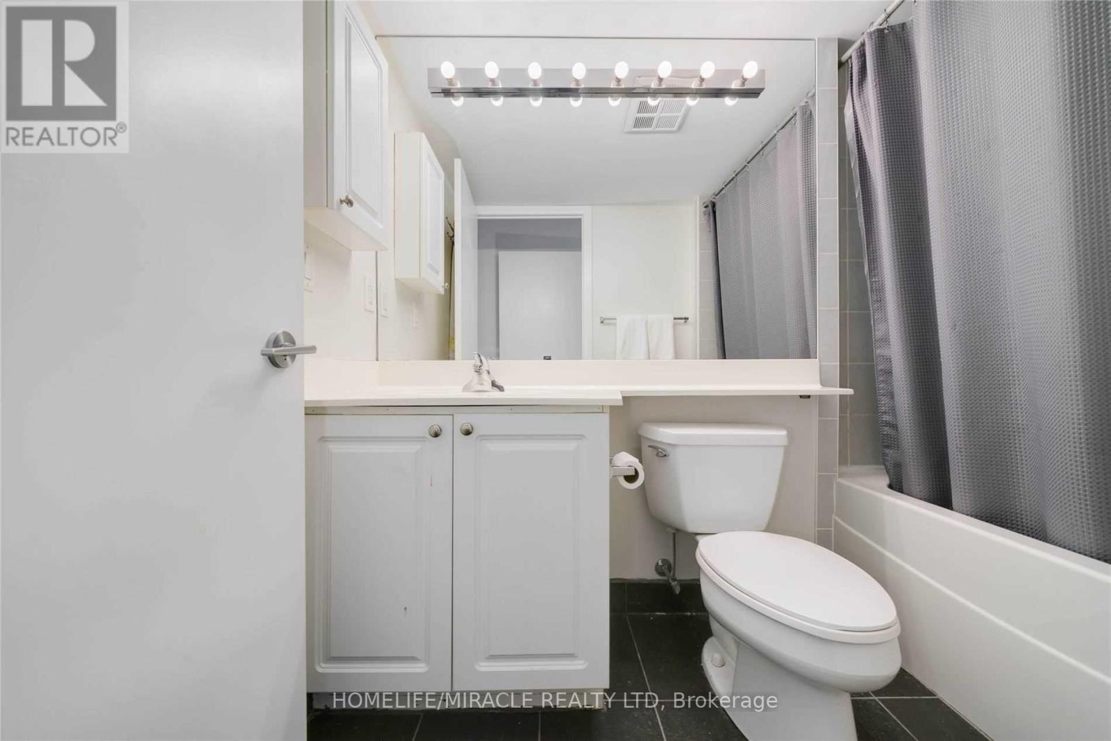 203 - 219 Fort York Boulevard, Toronto, Ontario  M5V 1B1 - Photo 30 - C12430037