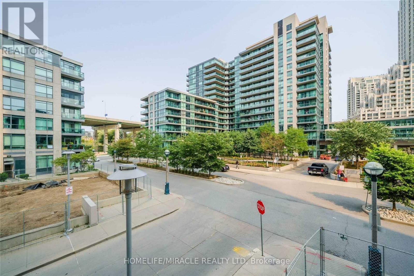 203 - 219 Fort York Boulevard, Toronto, Ontario  M5V 1B1 - Photo 4 - C12430037