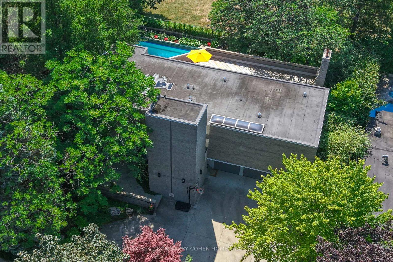 10 Penwood Crescent, Toronto, Ontario  M3B 2B9 - Photo 2 - C12317000