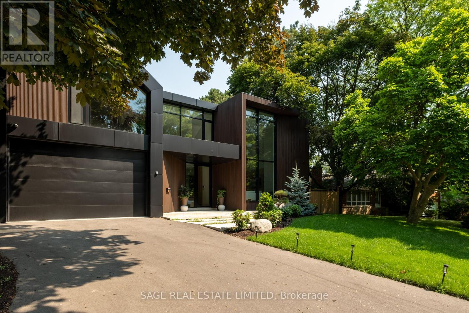 38 RAVENSBOURNE CRESCENT, Toronto, Ontario