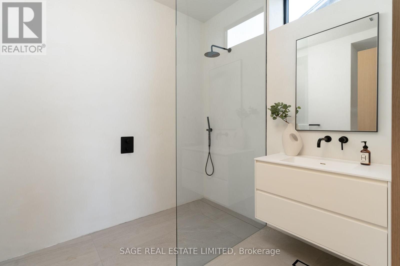 38 Ravensbourne Crescent, Toronto, Ontario  M9A 2A8 - Photo 25 - W12430060