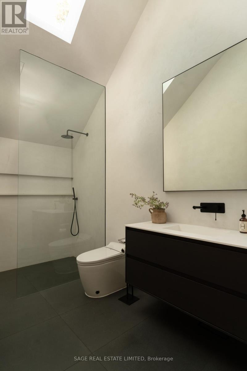 38 Ravensbourne Crescent, Toronto, Ontario  M9A 2A8 - Photo 34 - W12430060