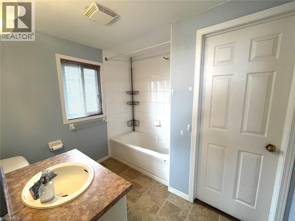 106 Mountain Mint Crescent, Kitchener, Ontario  N2E 3R7 - Photo 15 - 40774137