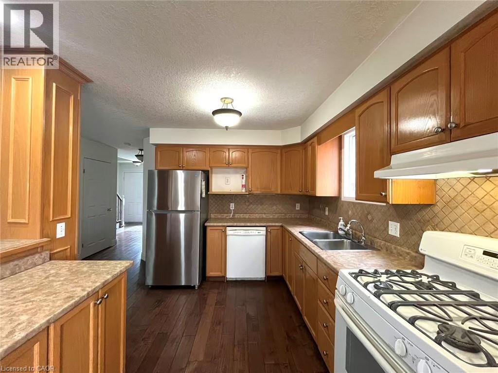 106 Mountain Mint Crescent, Kitchener, Ontario  N2E 3R7 - Photo 2 - 40774137
