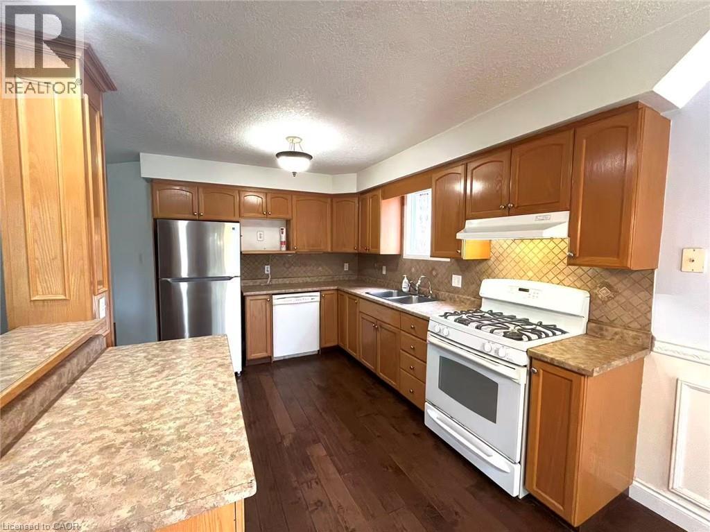 106 Mountain Mint Crescent, Kitchener, Ontario  N2E 3R7 - Photo 4 - 40774137