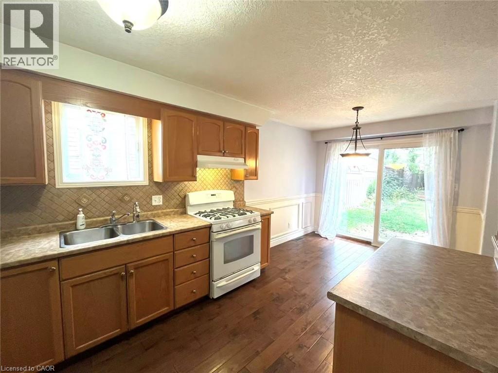 106 Mountain Mint Crescent, Kitchener, Ontario  N2E 3R7 - Photo 5 - 40774137