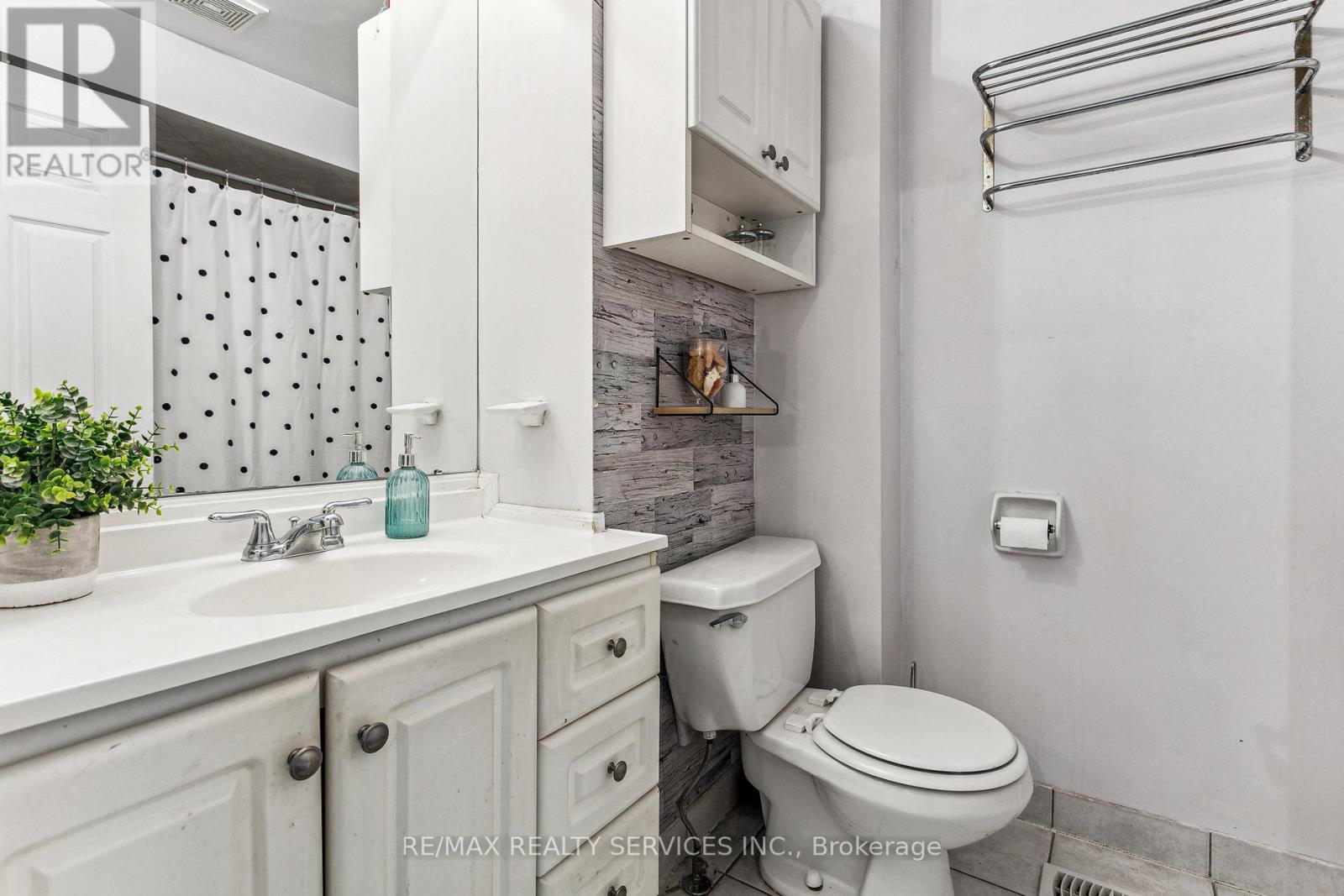 82 Rosedale Avenue W, Brampton, Ontario  L6X 1K1 - Photo 13 - W12428612