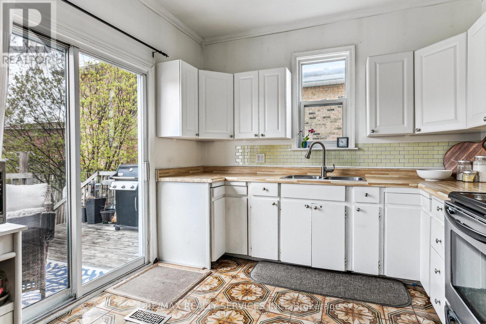 82 Rosedale Avenue W, Brampton, Ontario  L6X 1K1 - Photo 6 - W12428612