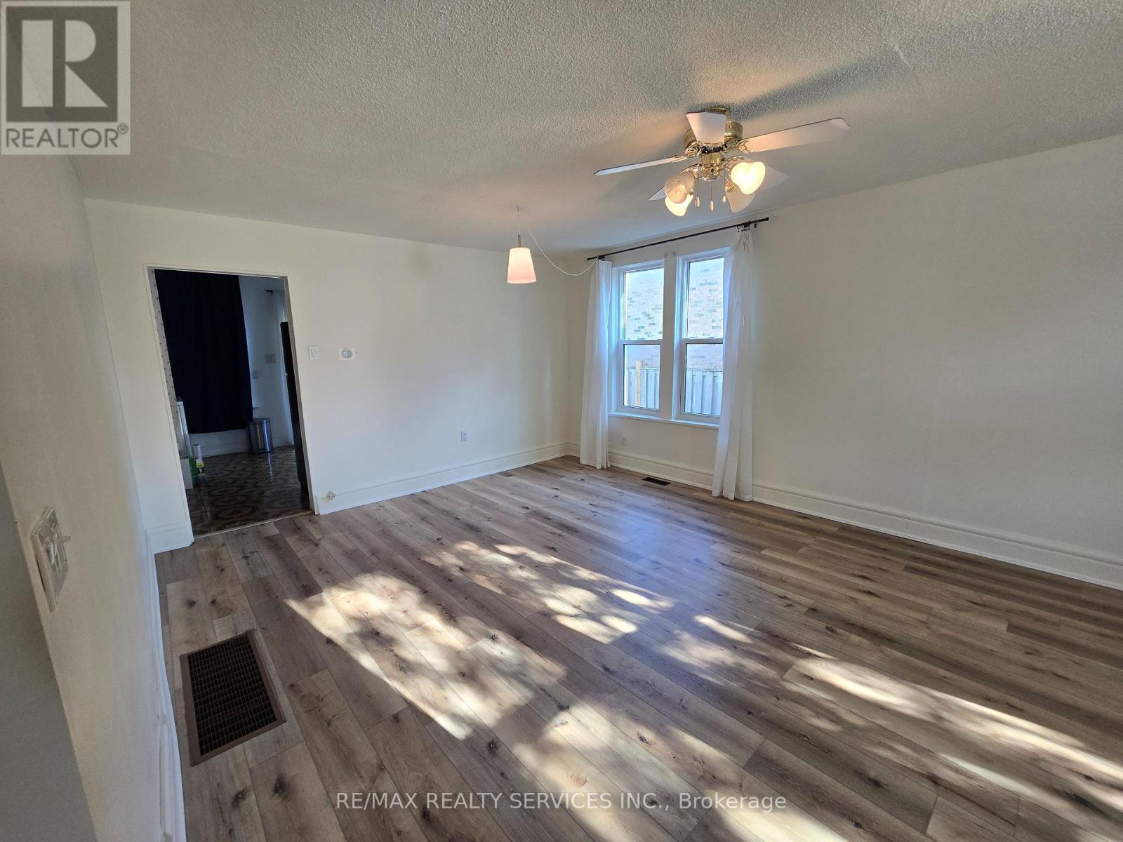 82 Rosedale Avenue W, Brampton, Ontario  L6X 1K1 - Photo 4 - W12428612