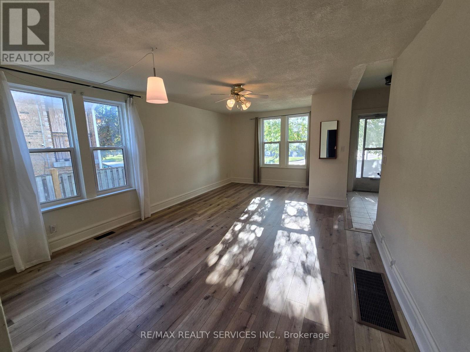 82 Rosedale Avenue W, Brampton, Ontario  L6X 1K1 - Photo 2 - W12428612