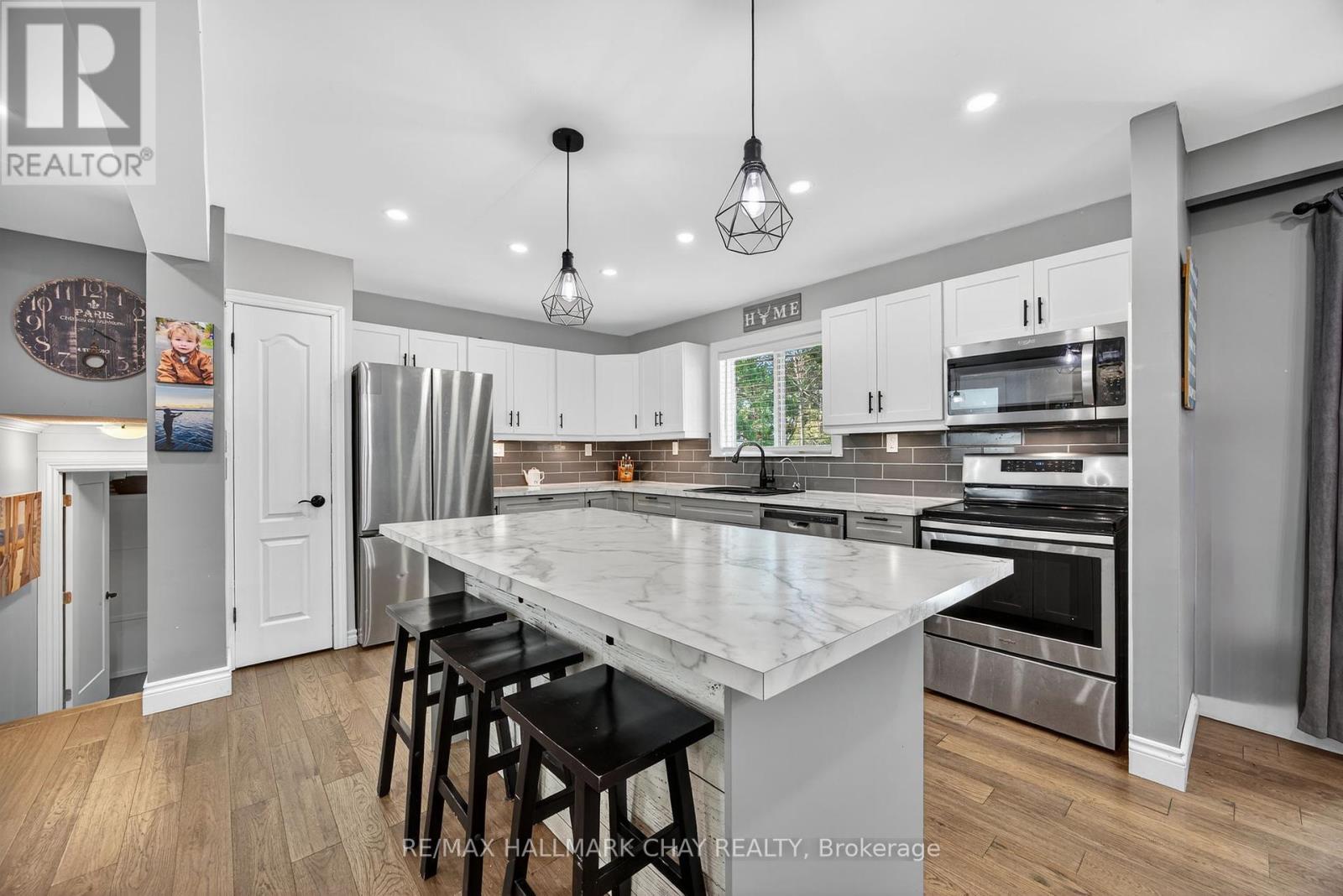 56 Briar Road, Barrie, Ontario  L4N 3M4 - Photo 9 - S12430073