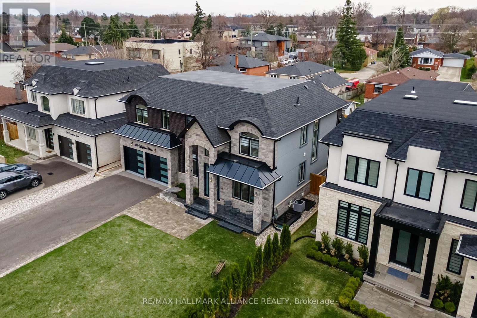 350 Weighton Drive, Oakville, Ontario  L6K 2R4 - Photo 3 - W12430075