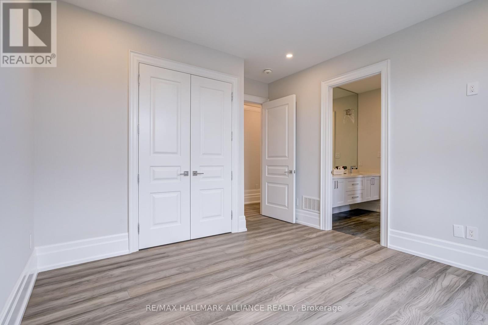 350 Weighton Drive, Oakville, Ontario  L6K 2R4 - Photo 34 - W12430075