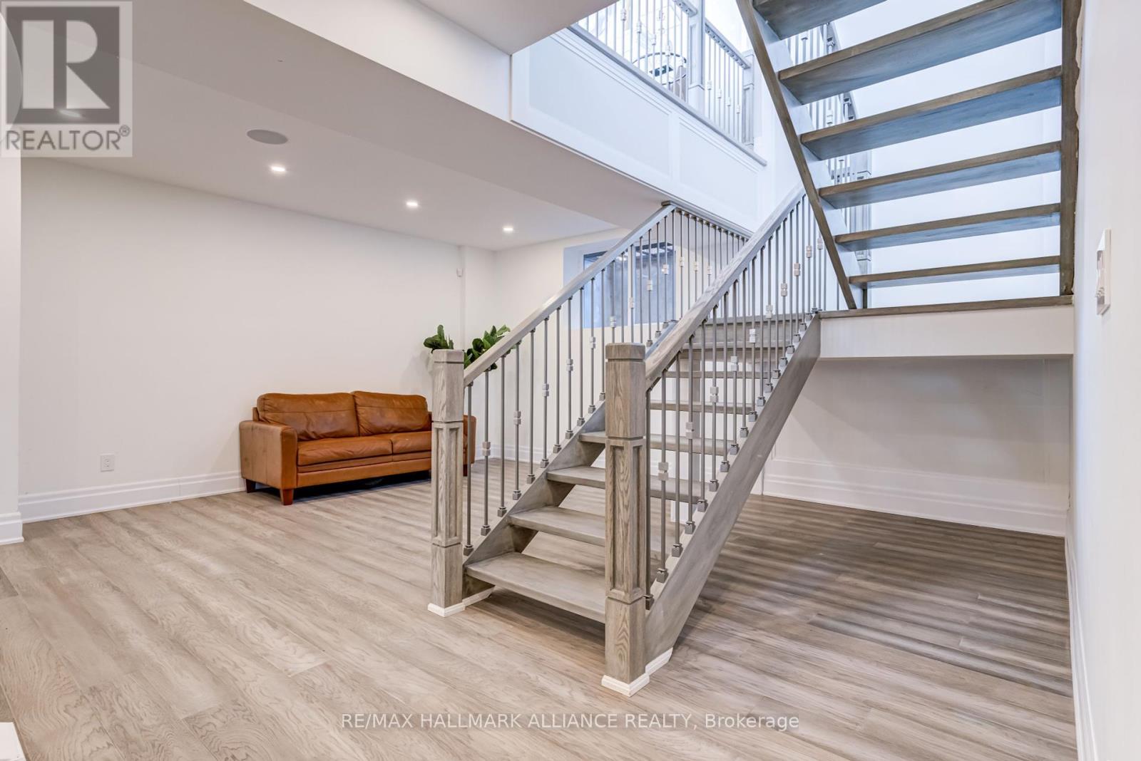 350 Weighton Drive, Oakville, Ontario  L6K 2R4 - Photo 40 - W12430075