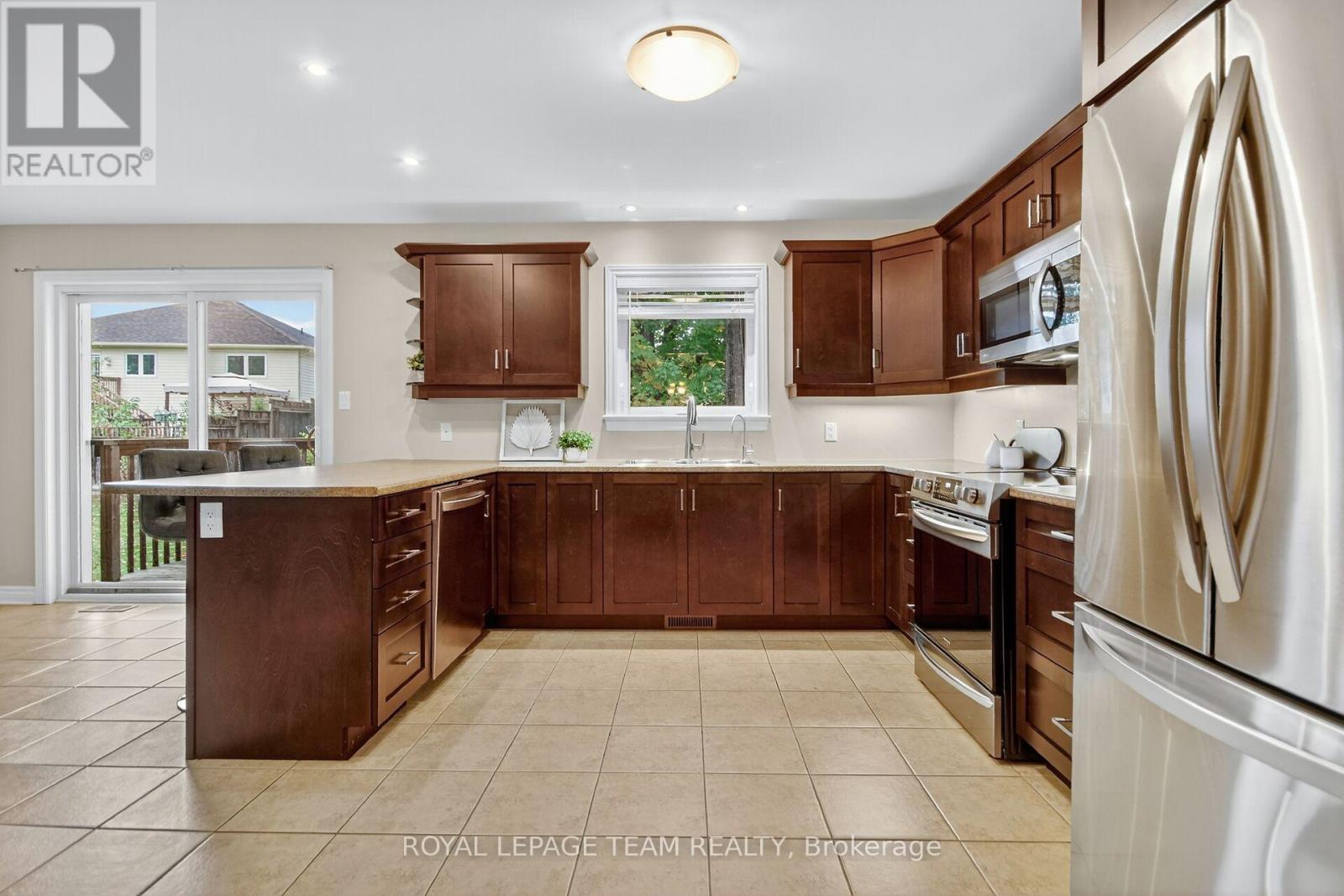 124 Comba Drive, Carleton Place, Ontario  K7C 4V7 - Photo 8 - X12430096