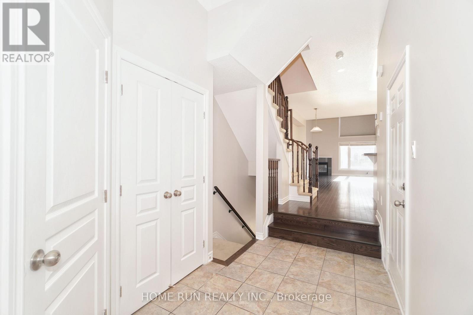 115 Watchhorn Grove, Ottawa, Ontario  K1V 2N3 - Photo 2 - X12430112